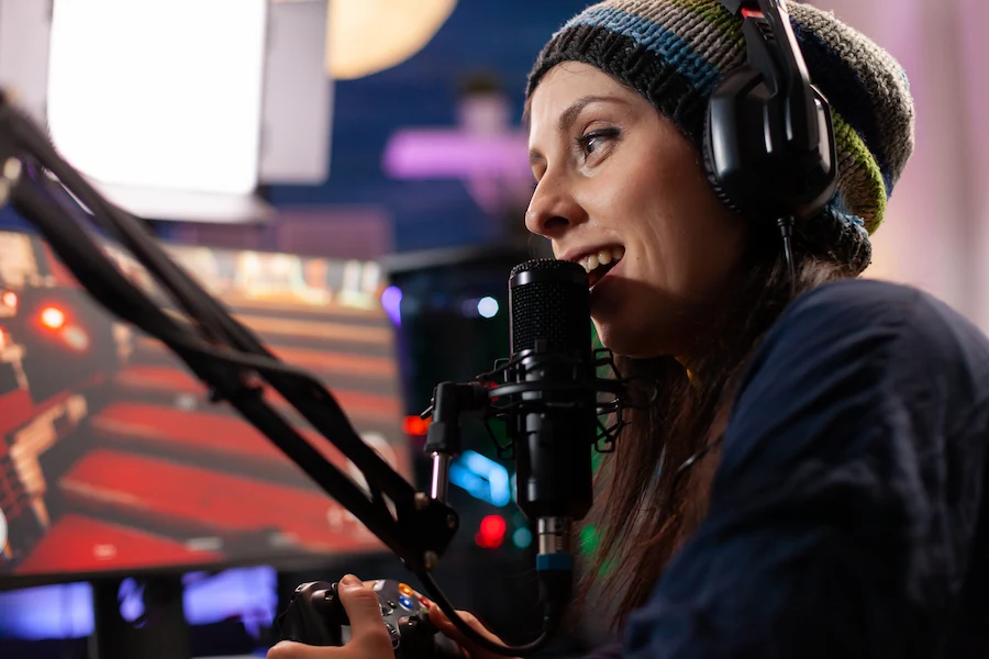 7 Top Female Twitch Streamers Live Streaming Games In 2022